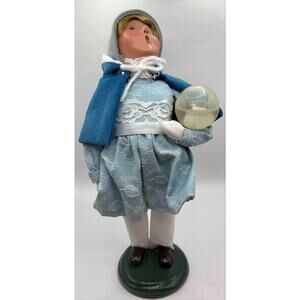 Byers Choice Caroler Girl With Snow Globe #72 of 100 Signed Dated 2006